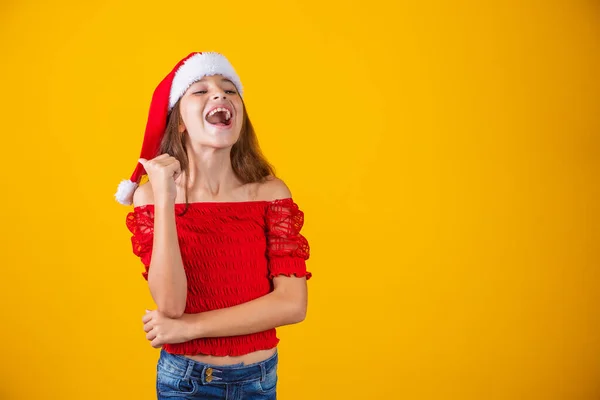Маленькая Девочка Одетая Рождество Указывая Пальцем Свободное Место Смс Промо — стоковое фото