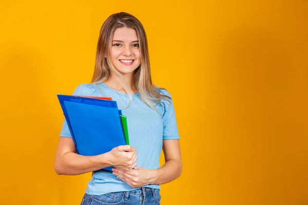 Junge Studentin Mit Büchern Auf Gelbem Hintergrund Zurück Zur Schule — Stockfoto