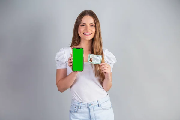 Mulher Brasileira Loira Segurando Cartão Identidade Smartphone Tradução Inglês National — Fotografia de Stock