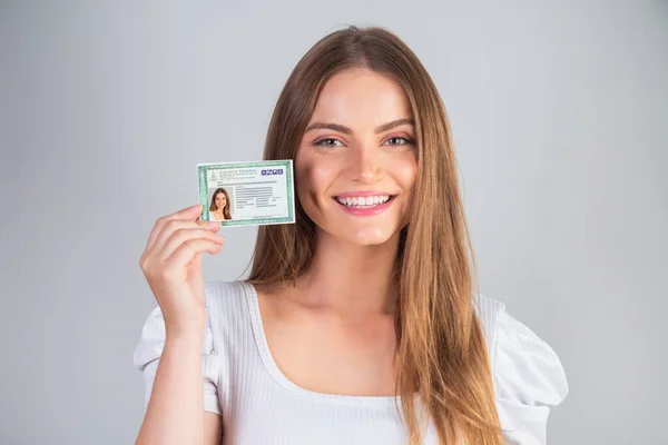 Mulher Brasileira Loira Segurando Registro Identidade Tradução Inglês National Identity — Fotografia de Stock