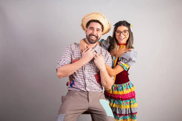 Brasilianisches Paar Festa Junina Kleider Gekleidet Fest Der Joo Umarmung — Stockfoto