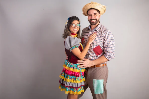 Brazylijska Para Ubrana Festa Junina Ubrania Święto Joo Randki Całowanie — Zdjęcie stockowe
