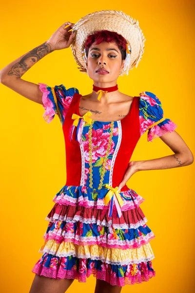 Dikey Portre Brezilyalı Kadın Festa Junina Kıyafetleri Içinde Atari Aziz — Stok fotoğraf