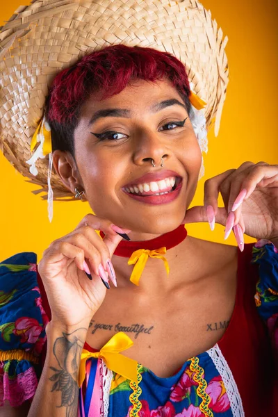 Dikey Portre Brezilyalı Kadın Festa Junina Kıyafetleri Içinde Arraial Aziz — Stok fotoğraf