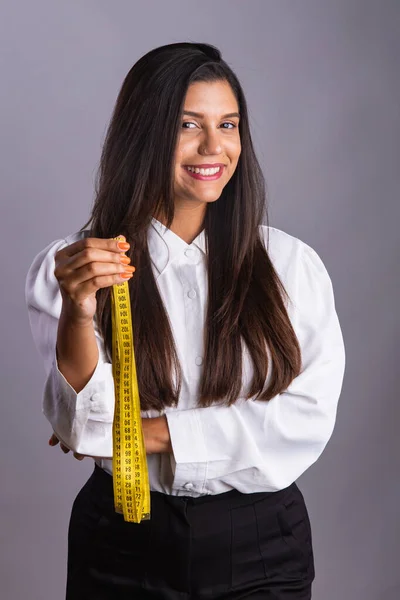 Brazilian Woman Nutritionist Holding Measuring Tape Vertical Photo — Stock Photo, Image
