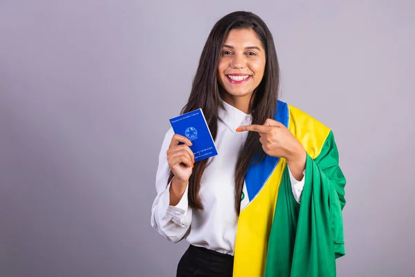 Brezilya Bayrağı Çalışma Kartıyla Brezilyalı Bir Kadını Ngilizce Çeviri Kartı — Stok fotoğraf