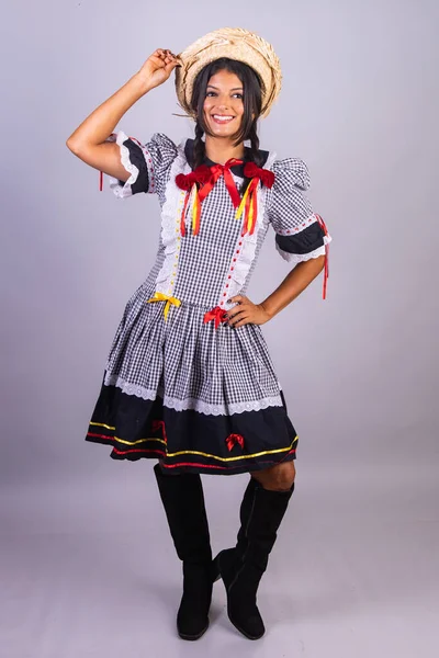 フェスタ ソジュフェスタ ジュニナの服を着たブラジル人女性 — ストック写真