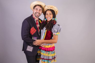 Brezilyalı çift, Haziran partisi kıyafetleri giyiyorlar. Arraial 'dan So Joo adına bir ilişki.. 