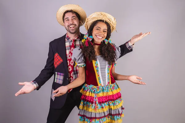 Brasilianisches Paar Juni Partykleidung — Stockfoto