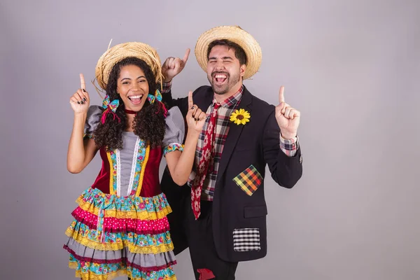 Brasilianska Par Klädda Junifestkläder Fraternisering Namnet Joo Arraial Dansar — Stockfoto