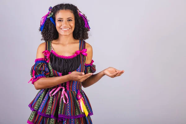 Mulher Brasileira Negra Vestindo Roupas Festa Junina Comunhão São João — Fotografia de Stock