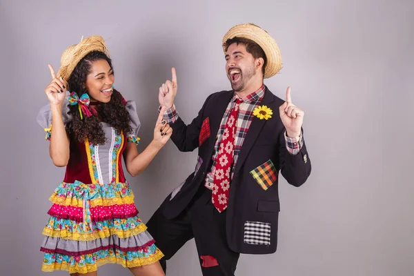 Brasilianska Par Klädda Junifestkläder Fraternisering Namnet Joo Arraial Dansar — Stockfoto