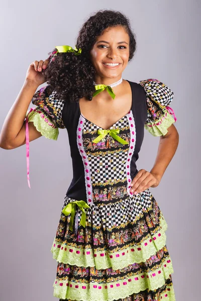 Μαύρη Βραζιλιάνα Φουστάνια Ρούχα Συντροφιά Του Αγίου Ιωάννη Arraial Κάθετη — Φωτογραφία Αρχείου