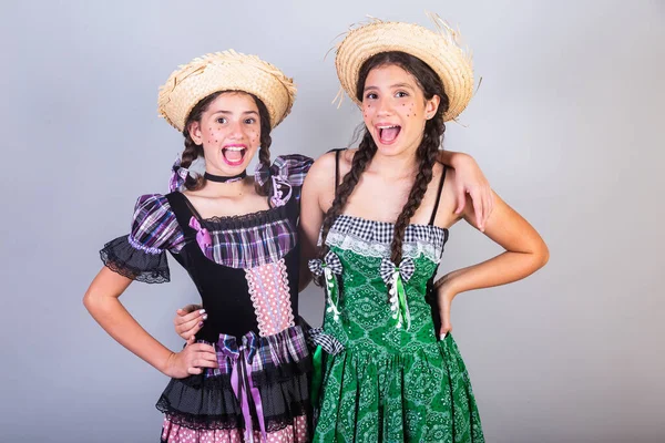 Dziewczyny Siostry Przyjaciele Brazylijczycy Czerwcowymi Ubraniami Przyjęcie Arraial Joo Party — Zdjęcie stockowe