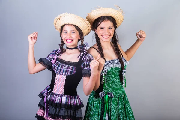 Tjejer Systrar Vänner Brasilianare Med Junifestkläder Stämning Joo Fest Horisontellt — Stockfoto