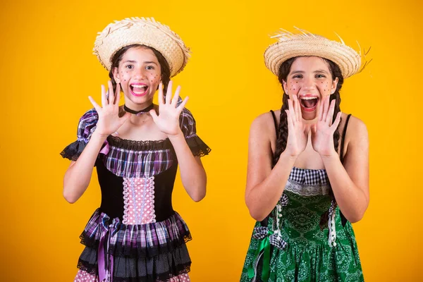 Meninas Irmãs Amigos Brasileiras Com Roupas Festa Junho Arraial Festa — Fotografia de Stock