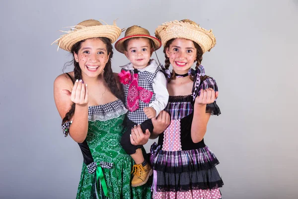 Sourozenci Rodina Přátelé Brazilci Oblečením Festa Junina Obřadní Festa Joo — Stock fotografie