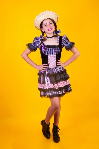 巴西女孩 穿着Festa Junina Arraial Festa Joo的衣服 垂直肖像 — 图库照片