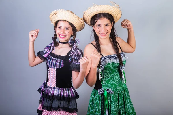 Meninas Irmãs Amigos Brasileiras Com Roupas Festa Junho Arraial Festa — Fotografia de Stock