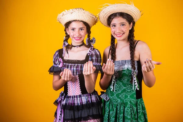 Dziewczyny Siostry Przyjaciele Brazylijczycy Czerwcowymi Ubraniami Przyjęcie Arraial Joo Party — Zdjęcie stockowe