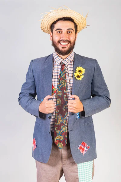 Brazilský Muž Sobě Festa Junina Oblečení Pózovat Šedém Pozadí — Stock fotografie