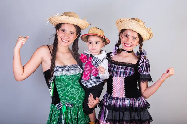 Frères Sœurs Famille Amis Brazilians Avec Des Vêtements Festa Junina Photo De Stock