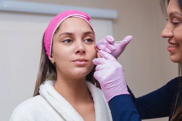 Aesthetics Professional Patient Performing Botulinum Toxin Procedure Face Aging Lateral — Stock Photo, Image