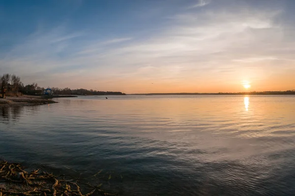 Nehrin üzerinde güzel bir gün batımı