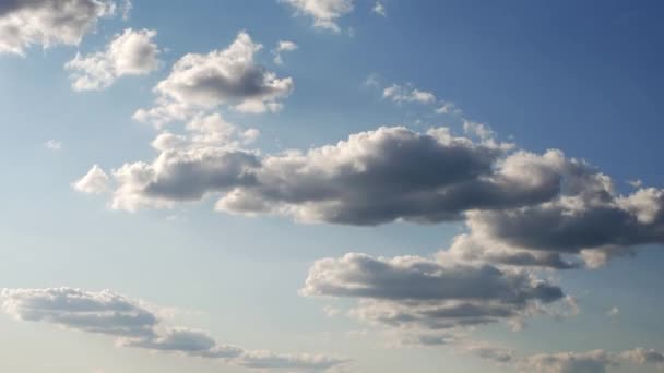 Wolken Bewegen Snel Door Lucht Verlicht Zonlicht — Stockvideo