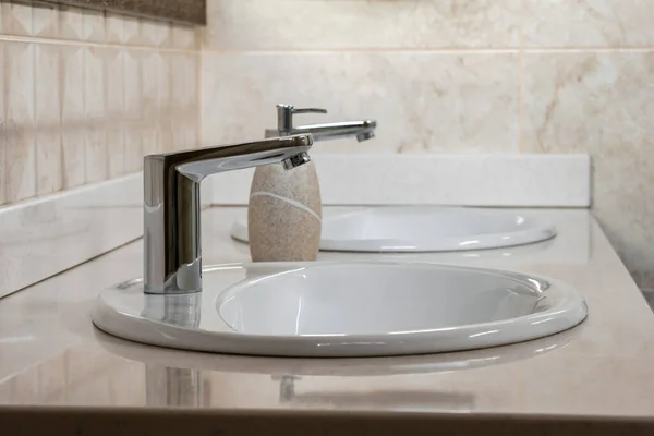 Washbasins Nickel Plated Taps Thick Stone Tops ストック画像