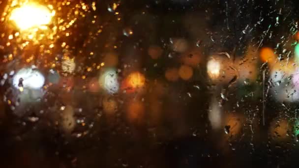 Gocce Durante Pioggia Sul Vetro Una Finestra Laterale Nel Trasporto — Video Stock