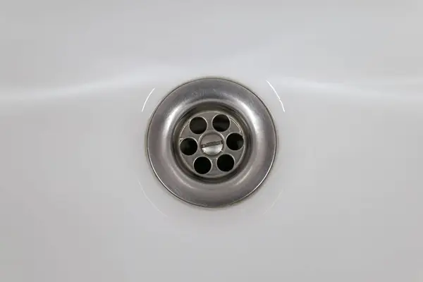 Beyaz seramik lavaboya boşalt. Arkaplan