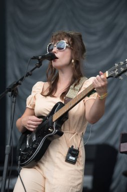 Austin City Limits - Angel Olsen konserde