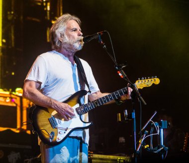 Bonnaroo Müzik ve Sanat Festivali - Ölü ve Şirket - Bob Weir ve John Mayer konserde