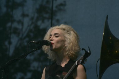 Bonnaroo Müzik ve Sanat Festivali - David Byrne ve St. Vincent konserde