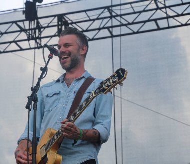 Bonnaroo Müzik ve Sanat Festivali - Lucero konserde