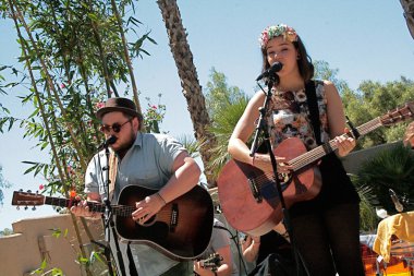 Canavarlar ve İnsanlar 'ın konserinde