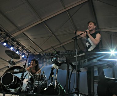 Bonnaroo Müzik ve Sanat Festivali - Matt ve Kim konserde