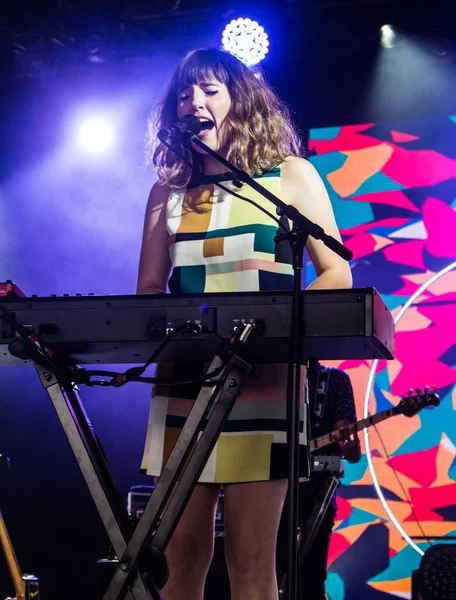 Bonnaroo Müzik ve Sanat Festivali - Oh Wonder konserde