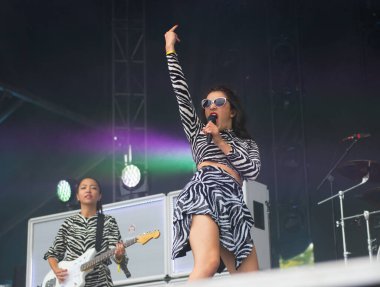 Vali Balosu - Charli XCX konserde