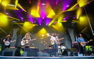 Vali Balosu - Angus ve Julia Stone konserde