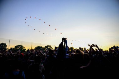 Valiler Balosu - Kalabalık ve Festival Moda