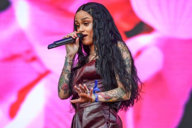 Governors Ball - Kehlani in concert clipart