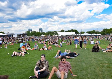 Valilik Balosu - Kalabalık Moda