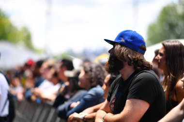 Valilik Balosu - Kalabalık Moda