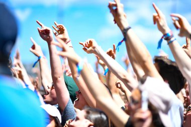 Valilik Balosu - Kalabalık Moda