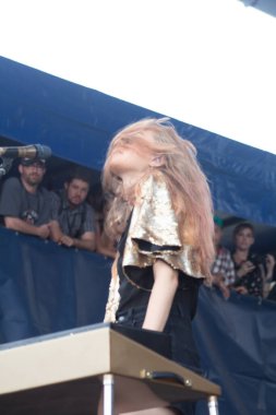 Newport Halk Festivali - Konserde ilk yardım çantası