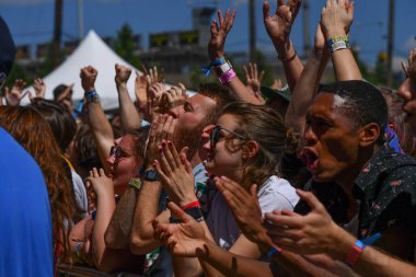 Valilik Balosu - Kalabalık Moda