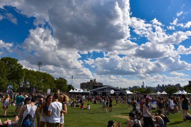 Valilik Balosu - Kalabalık Moda