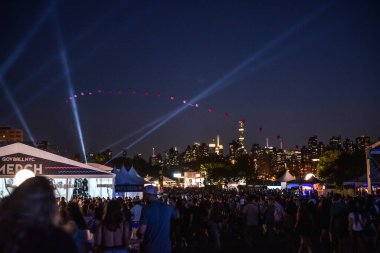 Valilik Balosu - Kalabalık Moda